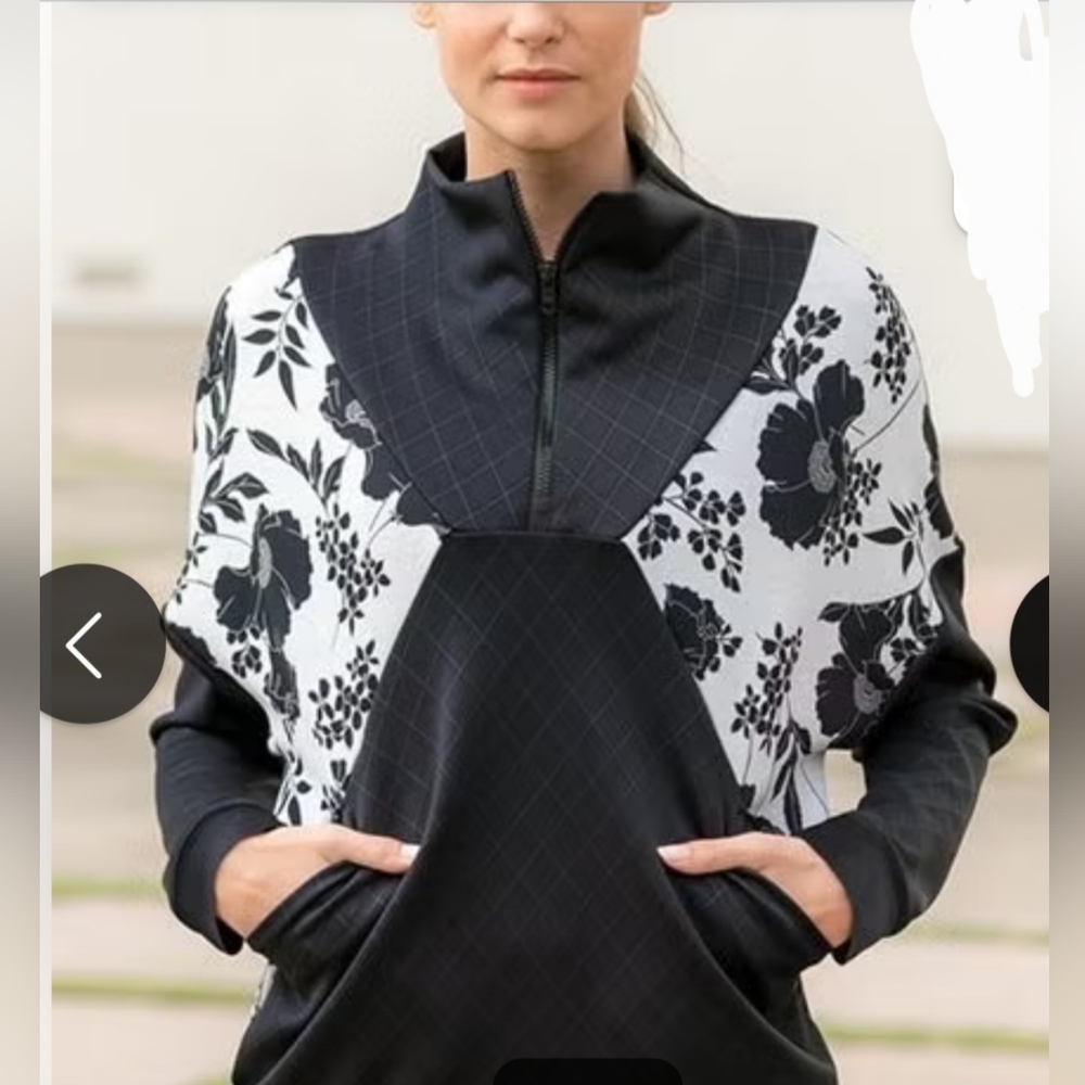 Body Glove Floral Black and White Pullover